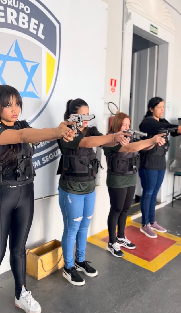 Alunas em treinamento prático no Centro de Formação Berbel